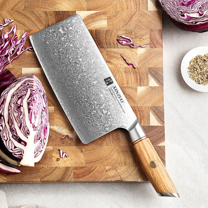 B37 Lan Chinese cleaver op plank met rode kool en kruiden