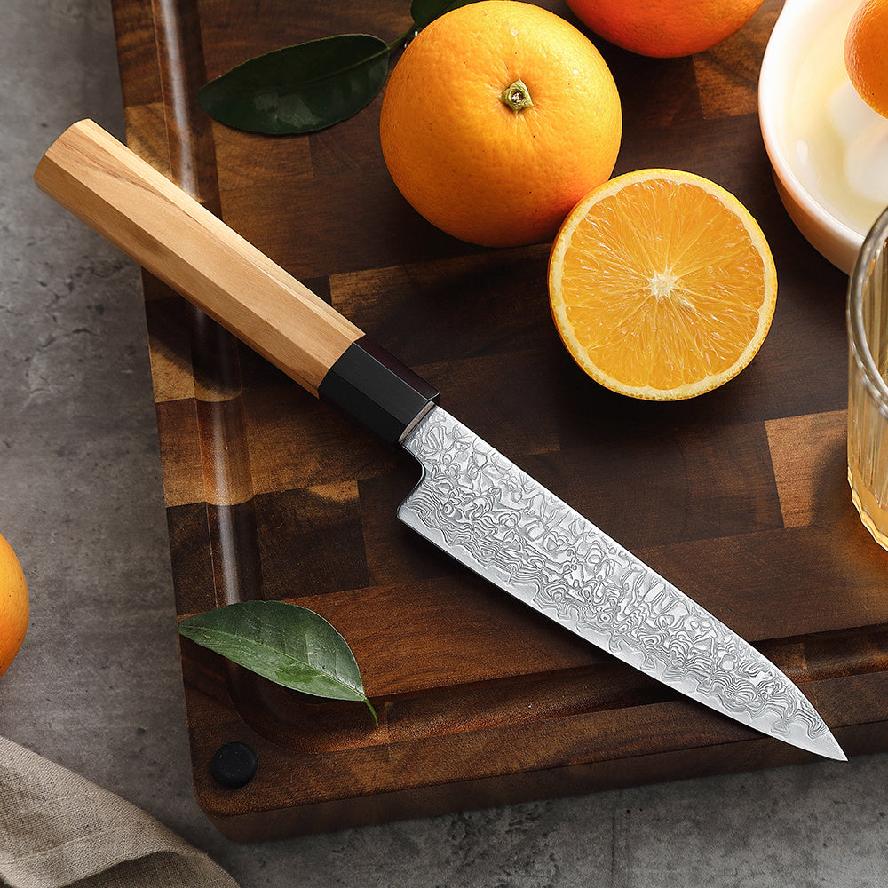 PM8O Zhen groentemes op plank met sinaasappels