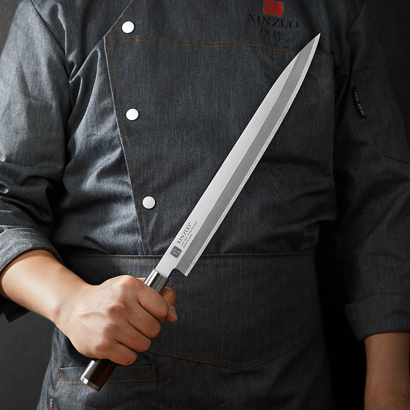XinZuo SE He sashimi mes met lang lemmet in een keuken