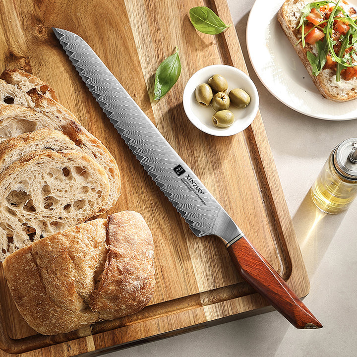 X03 Xing broodmes naast gesneden brood en toast