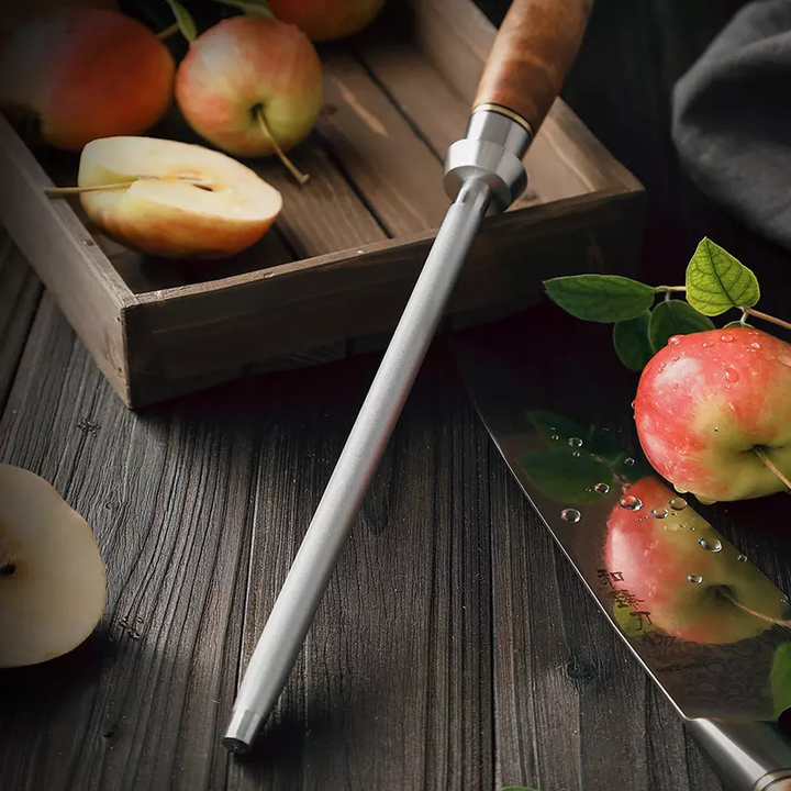 Hezhen B30 Master slijstaaf op tafel met appels en koksmes