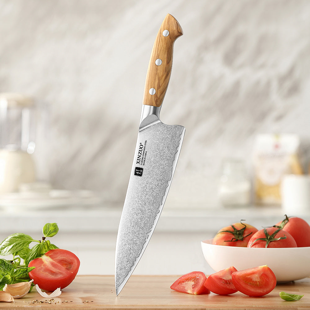 XinZuo X02O Pin koksmes op plank met tomaten en kruiden