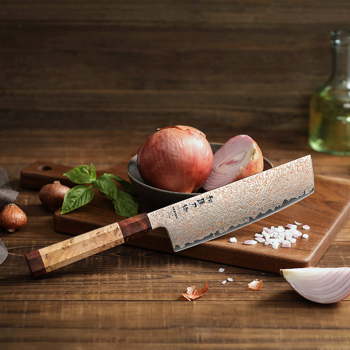 Hezhen X05C Retro nakiri mes naast kom met uien en basilicum