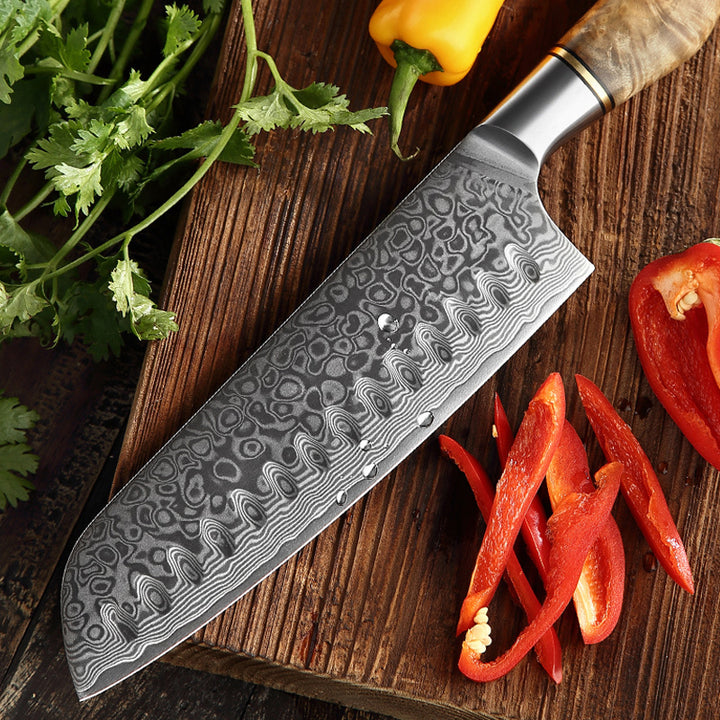 Hezhen B30 Master santokumes op plank met paprika en kruiden