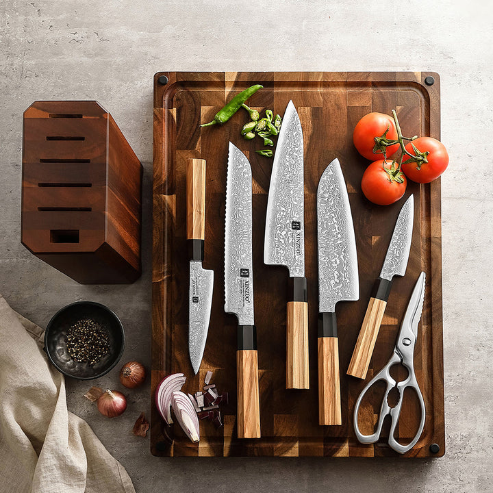 Complete XinZuo PM8O Zhen messenset op snijplank met ingrediënten