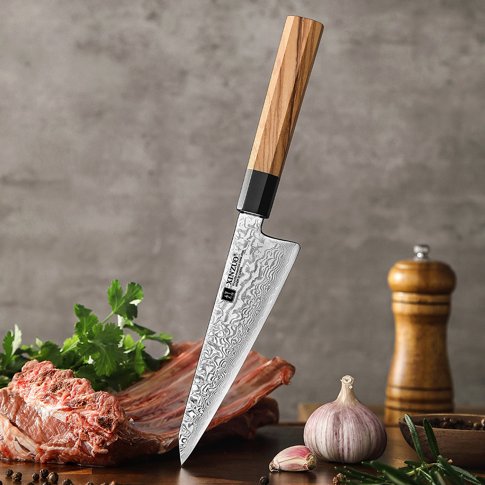 XinZuo PM8O Zhen honesuki met vlees en knoflook op snijplank