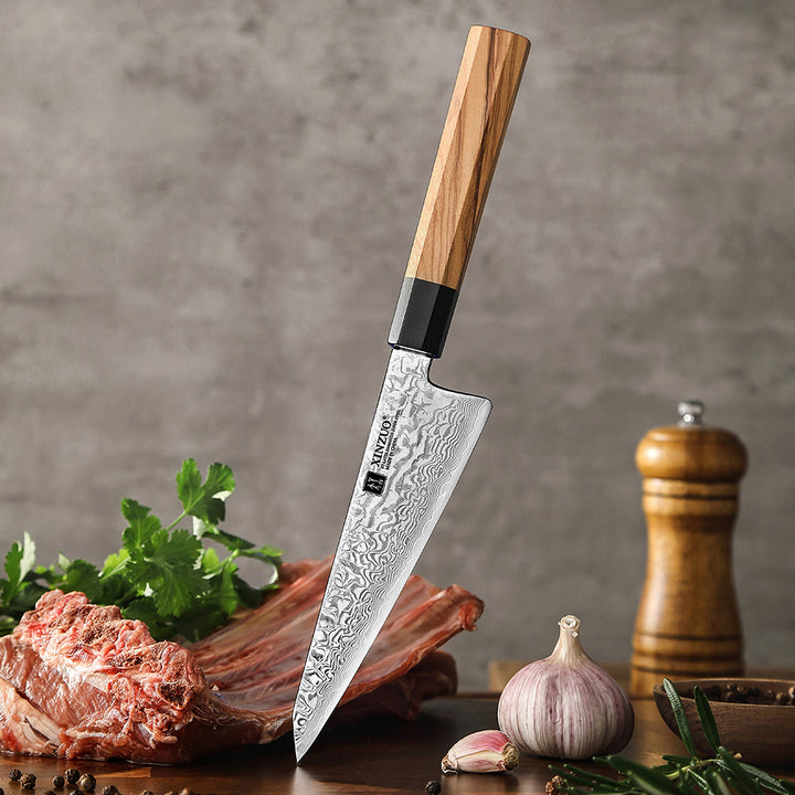 XinZuo PM8O Zhen honesuki met vlees en knoflook op snijplank