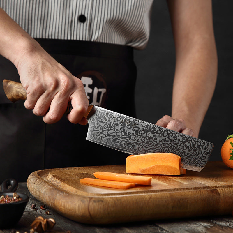 Hezhen B30 Master nakiri snijdt wortel op snijplank
