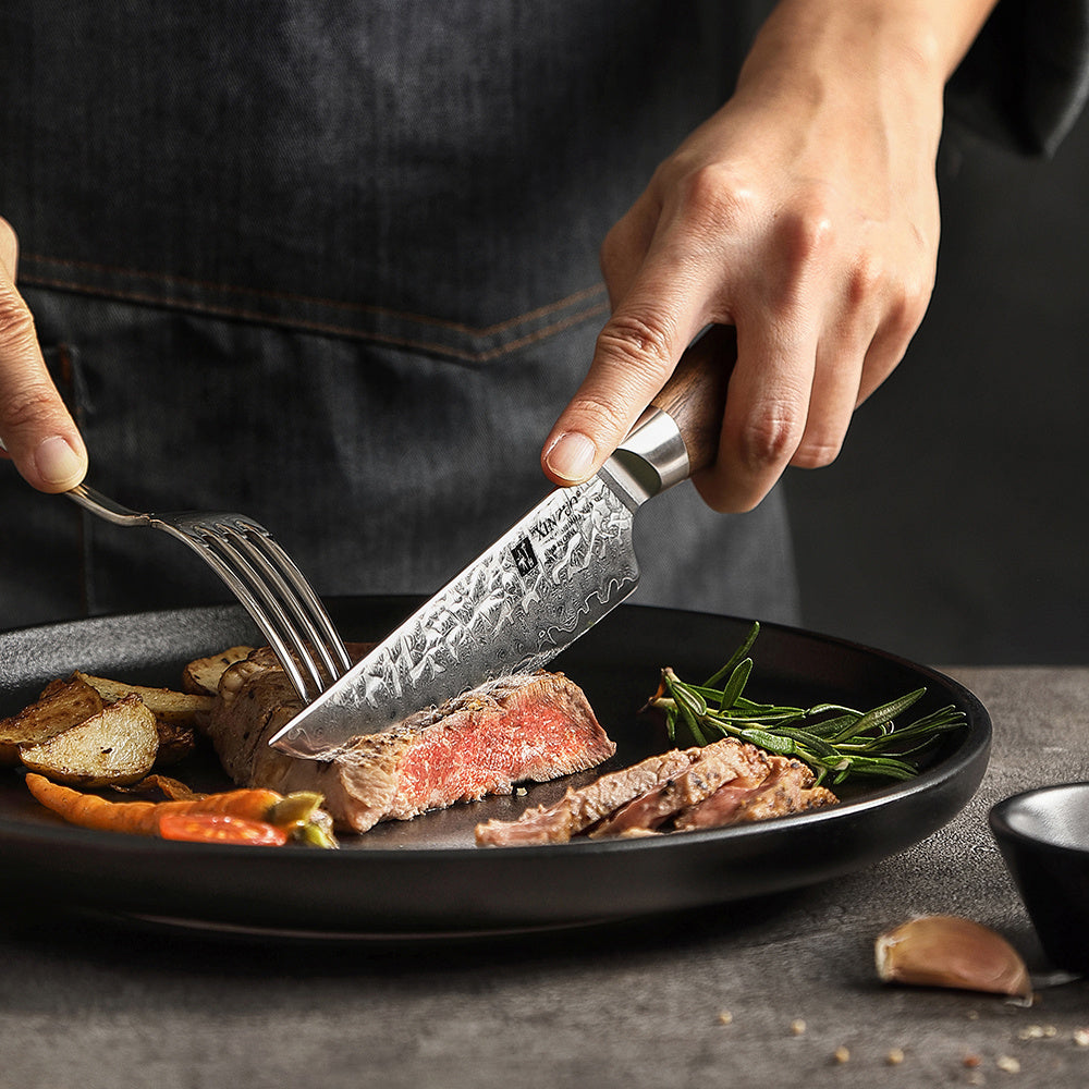 XinZuo B46W Jiang steakmes snijdt vlees op bord met groenten
