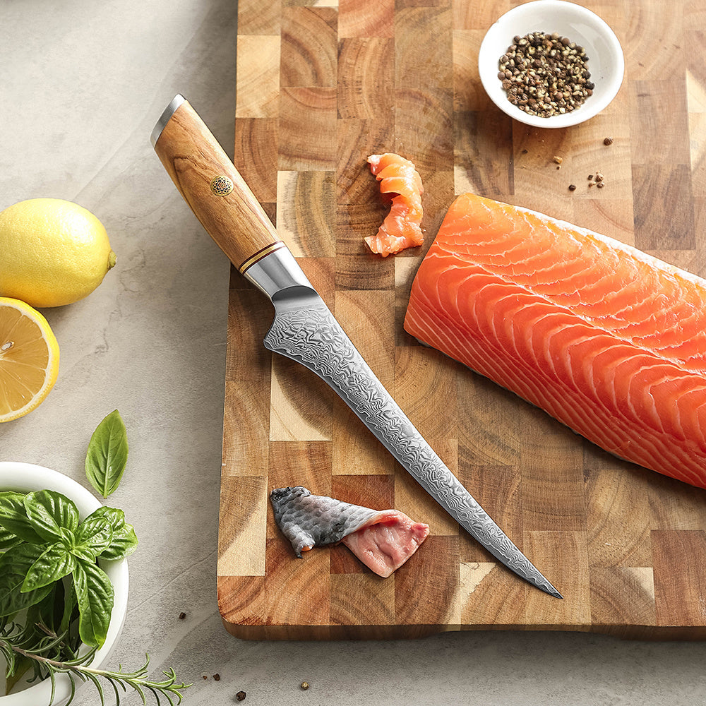 XinZuo B37 Lan fileermes naast zalm en ingrediënten op plank