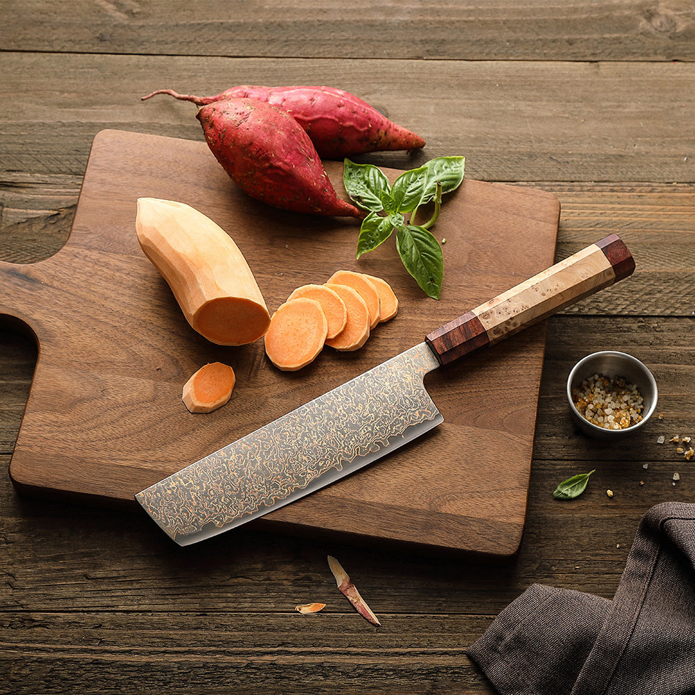 Hezhen X05C Retro nakiri mes naast gesneden zoete aardappel en basilicum