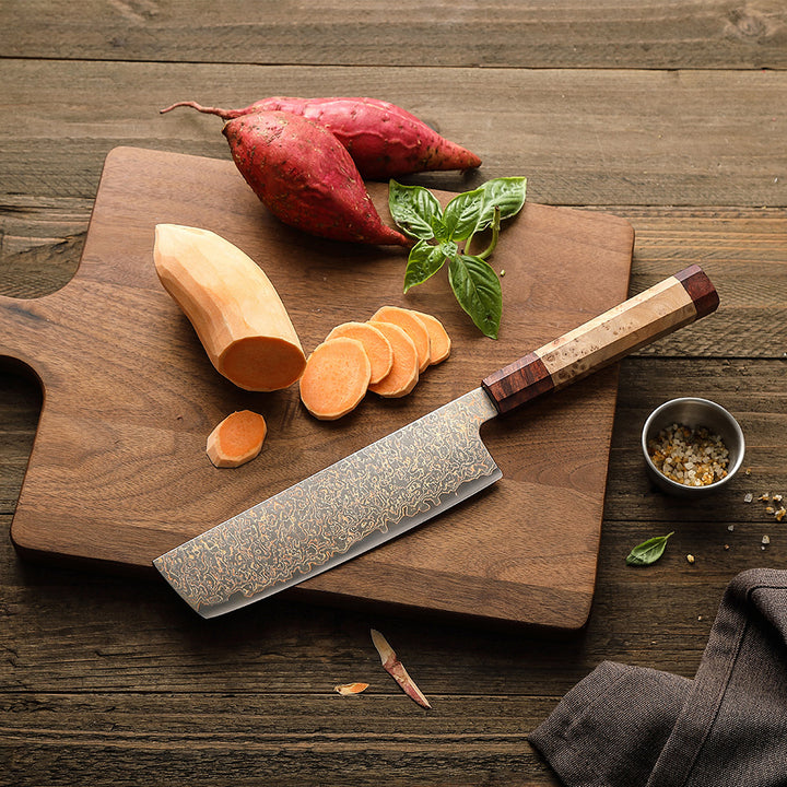 Hezhen X05C Retro nakiri mes naast gesneden zoete aardappel en basilicum