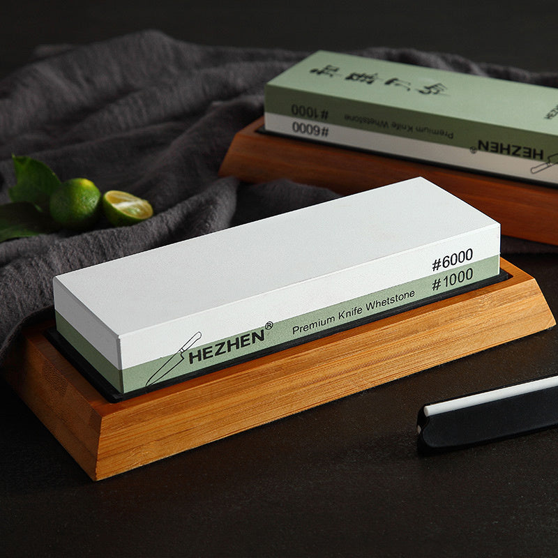 Twee slijpstenen 1000/6000 op houten houders