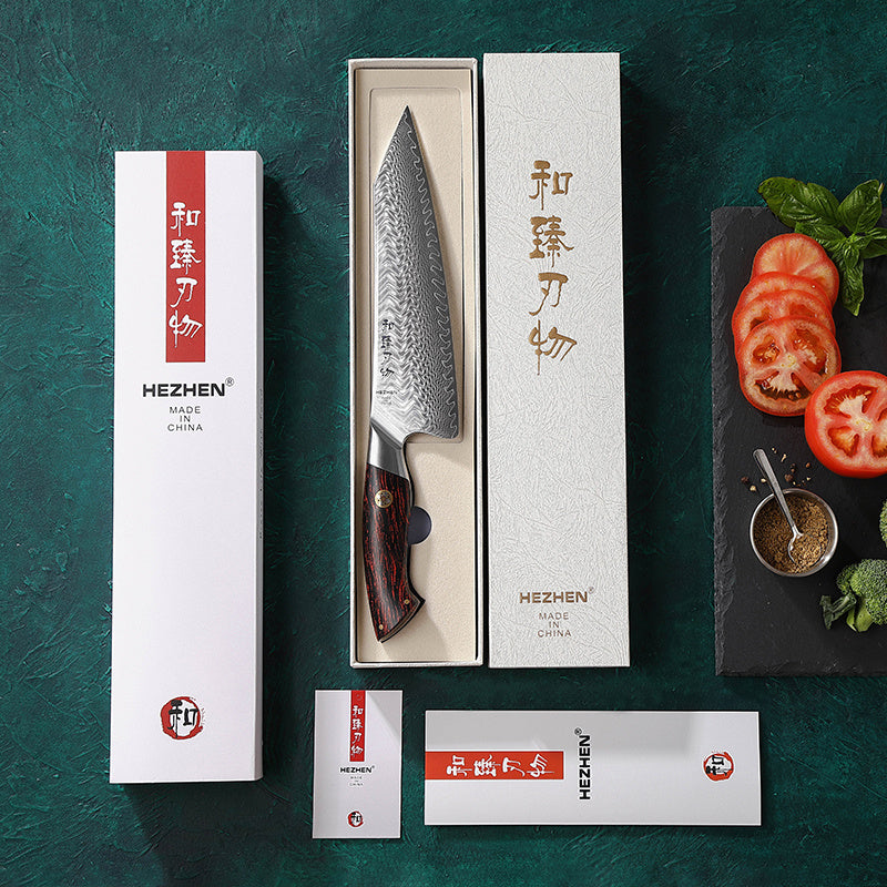 Hezhen B38 Elegant koksmes met tomaten en kruiden op een plank
