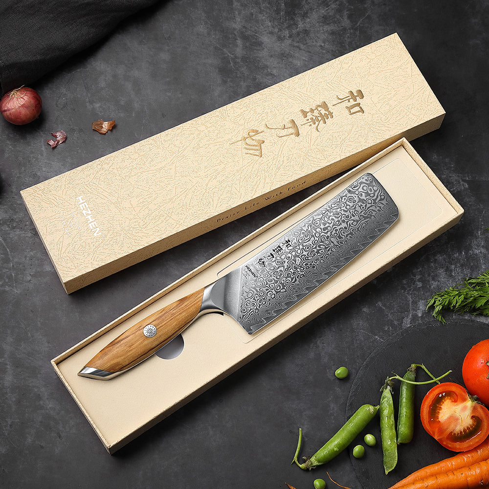 Hezhen X01 Flagship nakiri mes naast de doos met groenten