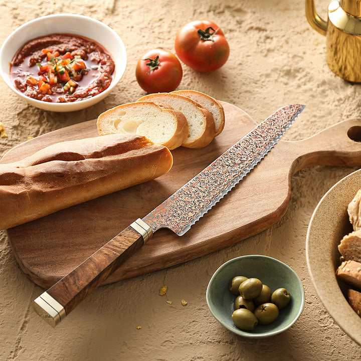 XinZuo X08C Ji broodmes op plank met stokbrood, olijven en saus