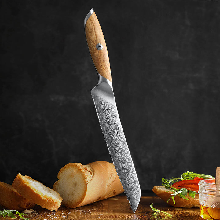 Hezhen X01 broodmes op plank met brood en ingrediënten