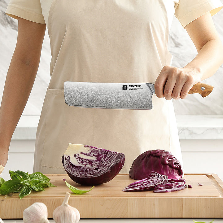 X02O Pin nakiri mes snijdt rode kool en basilicum