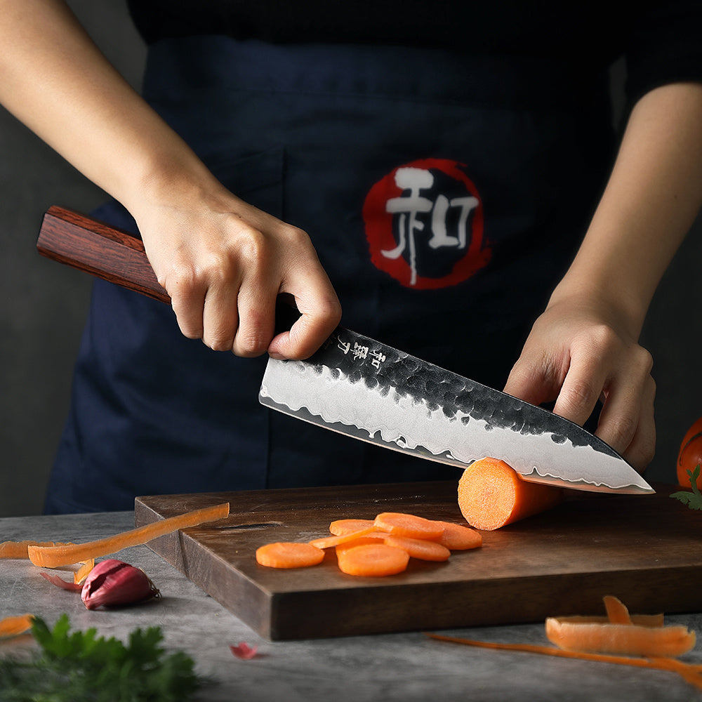 Hezhen PM8S Retro groentemes snijdt wortels op houten plank
