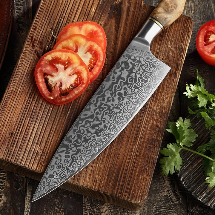 Hezhen B30 Master koksmes met damastpatroon en tomaten