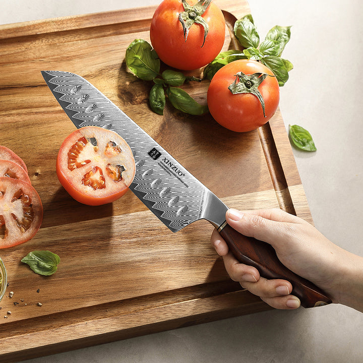 X03 Xing santokumes boven snijplank met tomaten