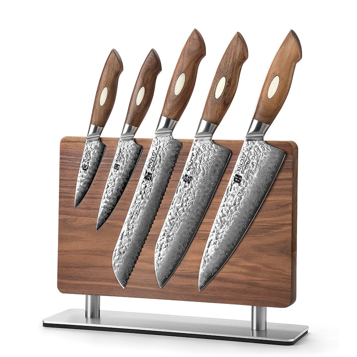 Messenblok van walnoothout met vier messen, inclusief koksmes en santoku
