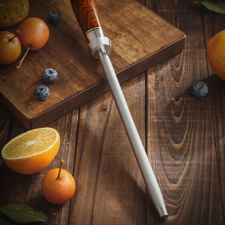 Hezhen B30R Master slijstaaf op een plank met fruit