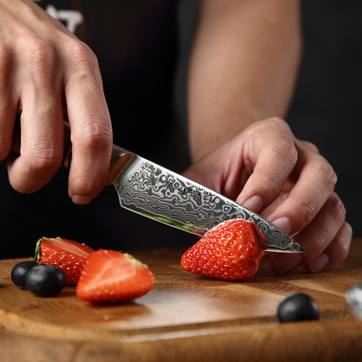 Hezhen B30 Master schilmes snijdt een aardbei op plank