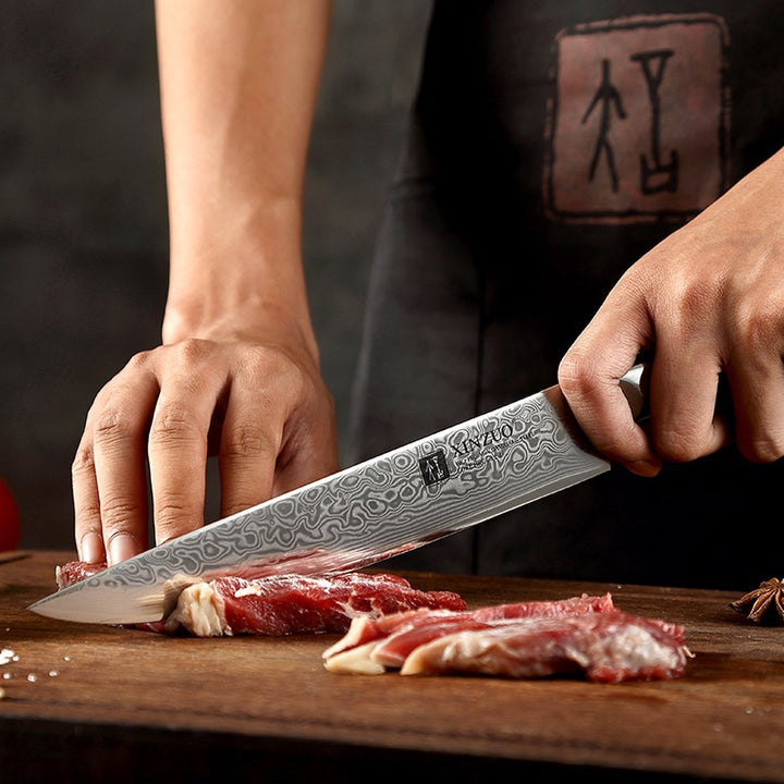 B13R Yu koksmes snijdt vlees op snijplank