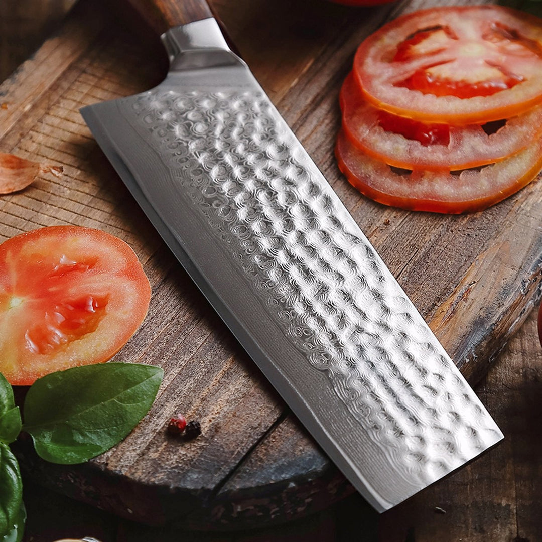 Lemmet van het B32D Feng nakiri mes met tomaten