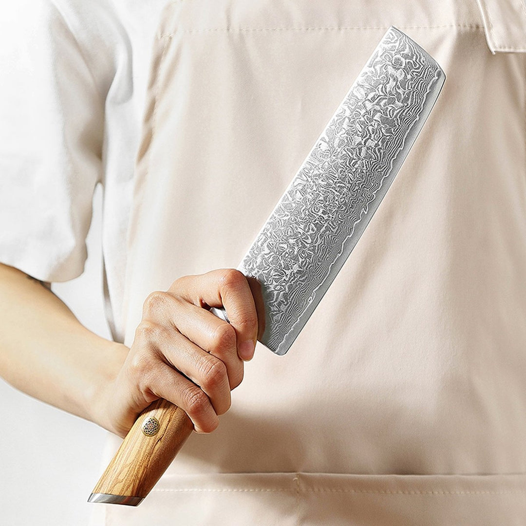 B37 Lan nakiri mes in de hand met houten handvat