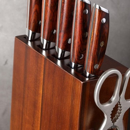 Messenblok met messen en scharen, handvatten van donker hout