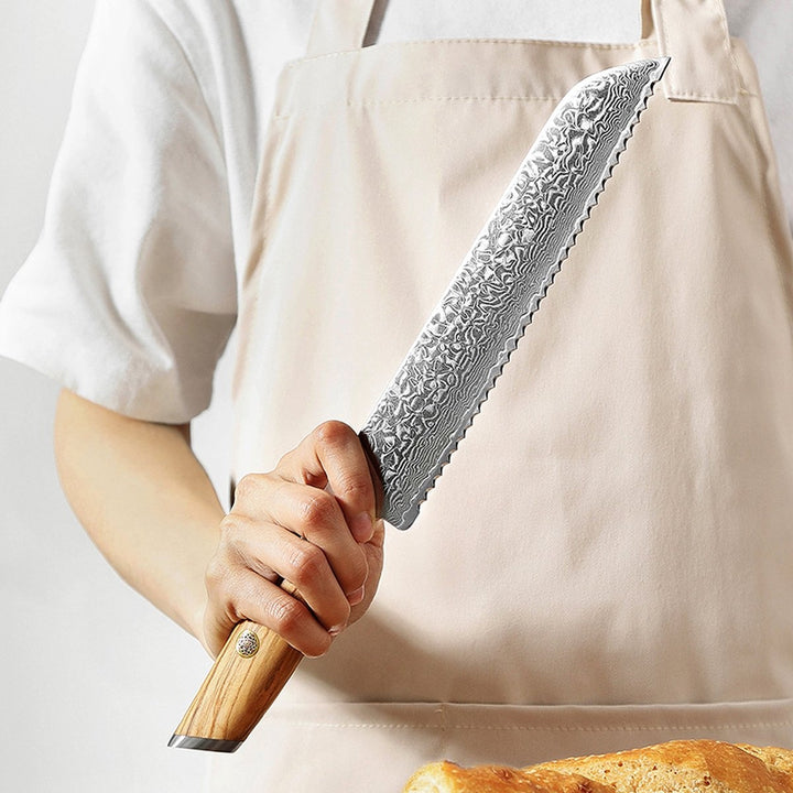 B37 Lan broodmes snijdt brood met houten handvat